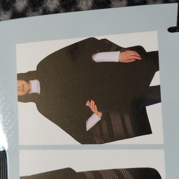 🆕️ IKE BEHAR REVERSIBLE FASHION WRAP (GREY & BLACK) - Picture 7 of 8